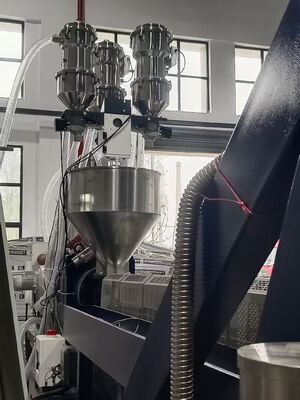 Sistema Integrato di Essiccazione e Alimentazione Automatica, Tramoggia in SS da 300 kg – Linea di Estrusione Banda in PP