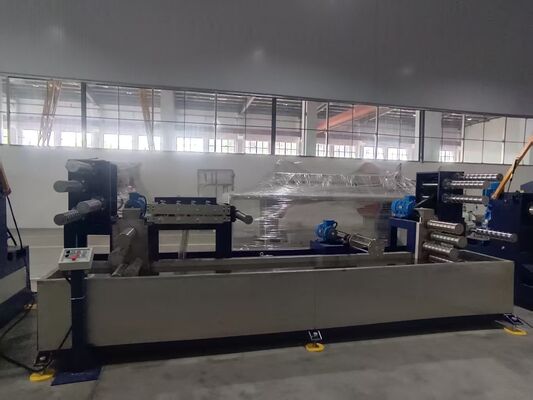 Linea di estrusione in PP lunga 55 metri con potenza di 235KW – Soluzione chiavi in mano completa dall'essiccazione al rotolo finito
